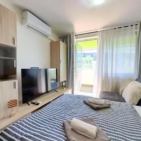 Апартаменти 1-bedroom With Balcony, Rustaveliho - Raca *