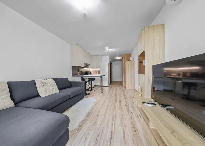 1-bedroom With Balcony, Rustaveliho - Raca Apartament Bratysława